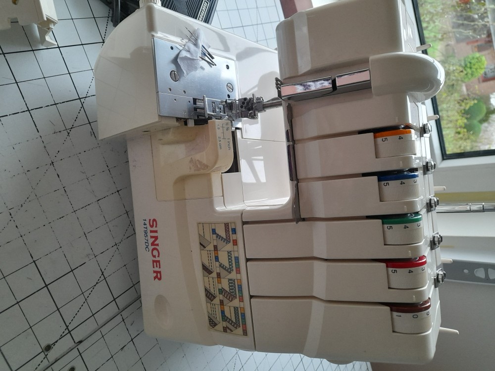 Singer Over/Coverlock 14T957DC